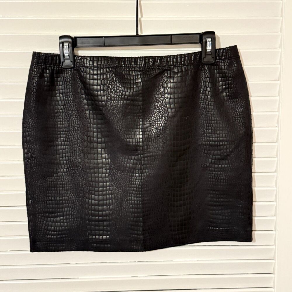 FIFTEEN TWENTY Faux Leather Snake Print Mini Skirt Black Textured Pull-On Size M